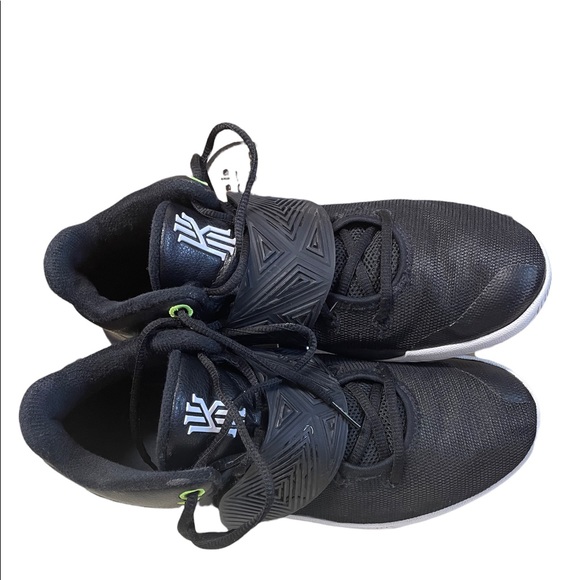 Nike Kyrie Flytrap III Basketball Shoes main image 3